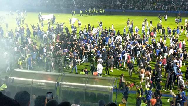 Tragedi di Stadion Kanjuruhan membuat Kompetisi BRI Liga 1 Diberhentikan oleh Presiden Jokowi