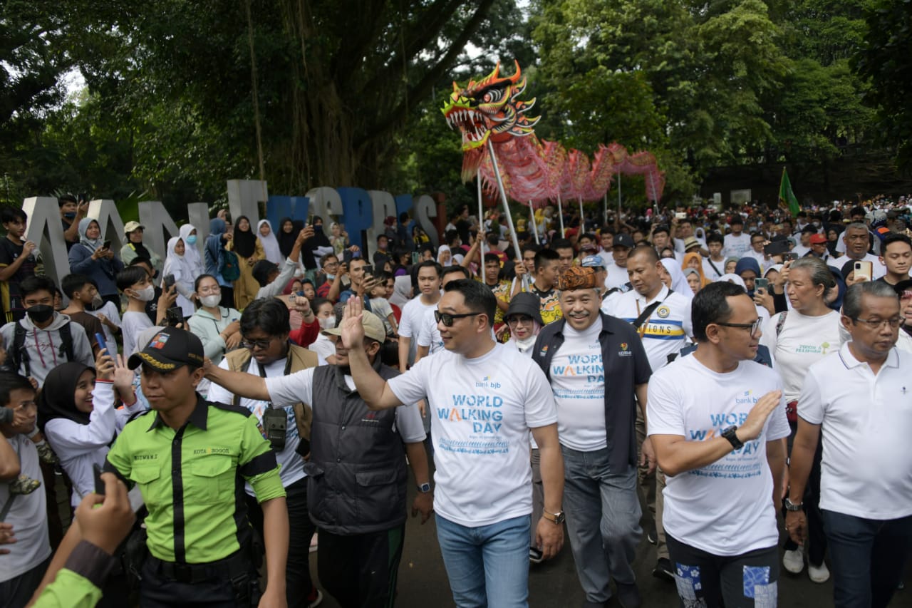 Ridwan Kamil Jalan Kaki Bersama Warga Bogor