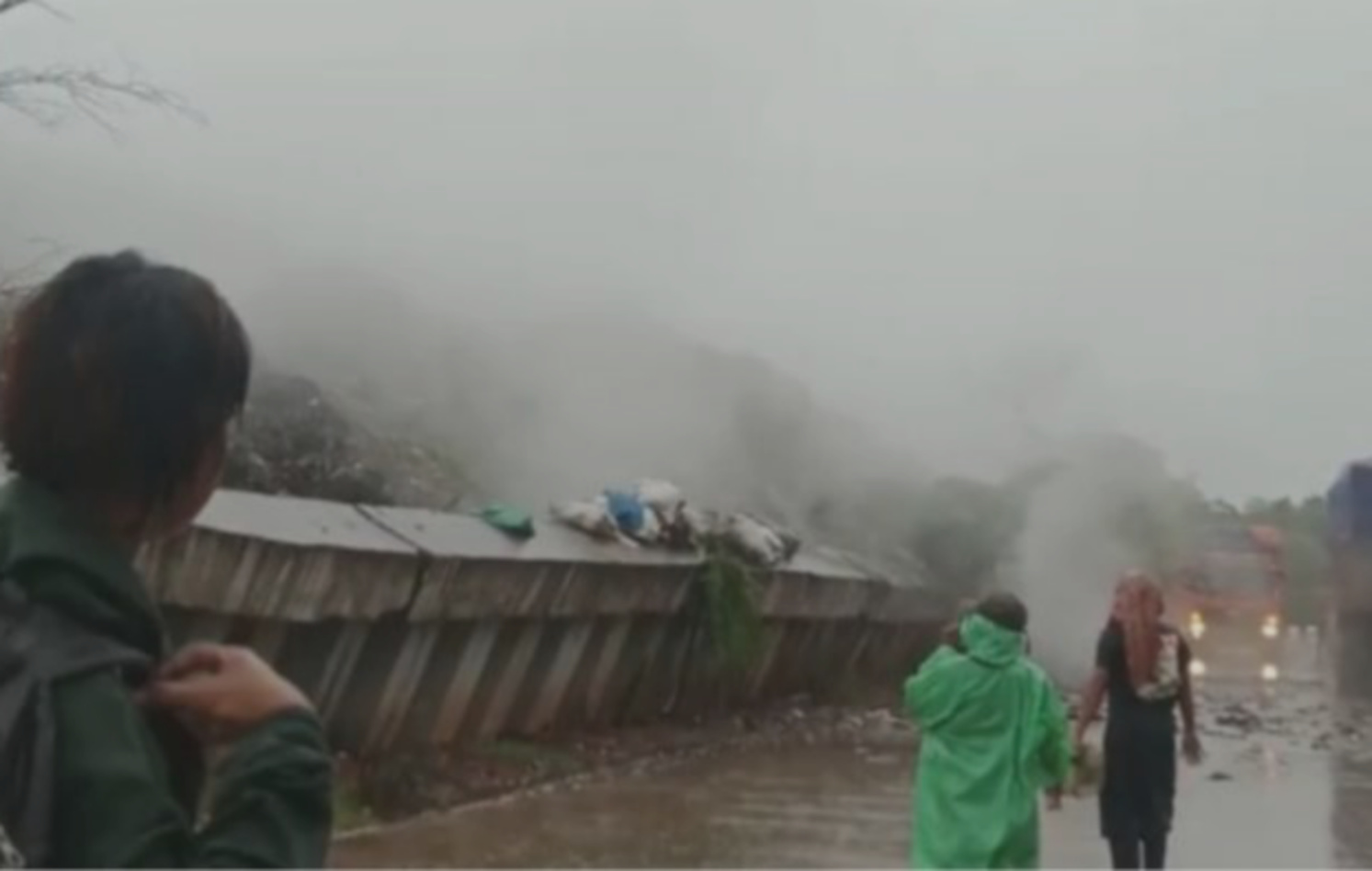 Gunungan Sampah di TPST Bantar Gebang Kembali Longsor
